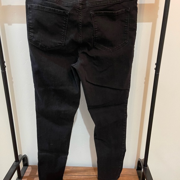 Great black jeans!! - Picture 2 of 5